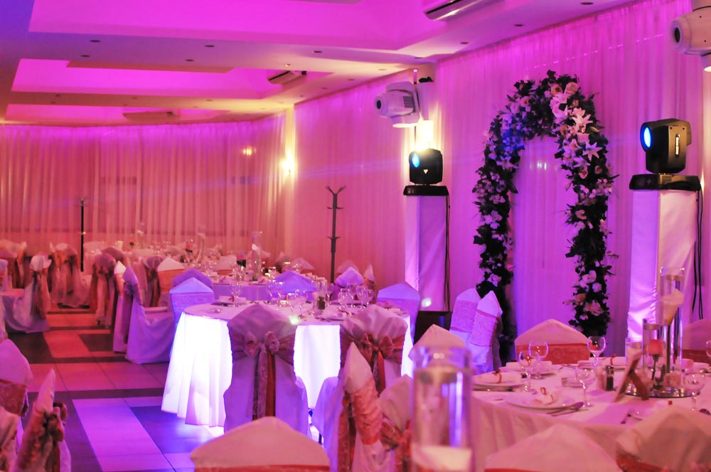 Roza magenta rasvjeta sala za vjenčanja moving head