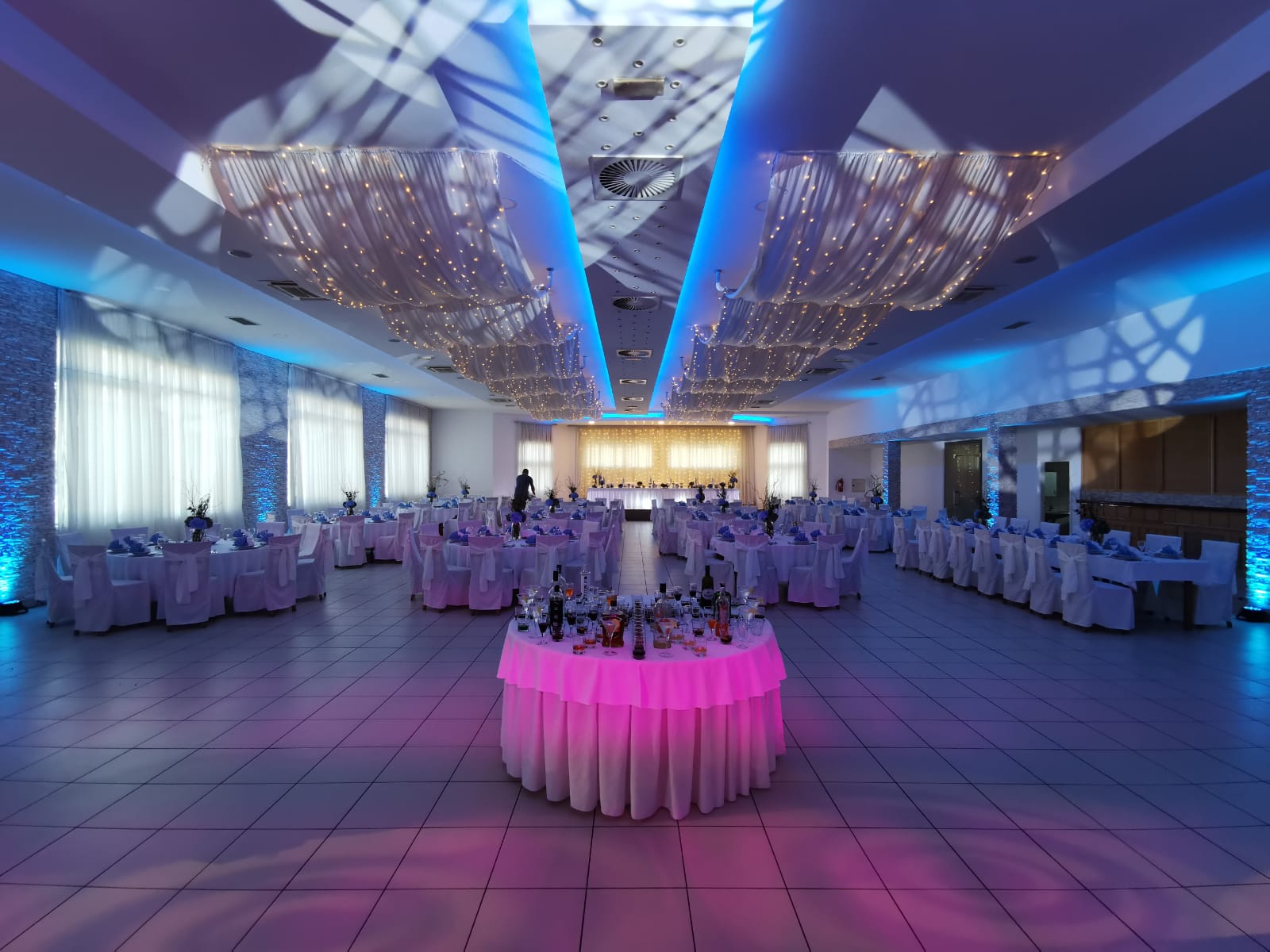 Plavo roza rasvjeta bojanje interijera sale LED