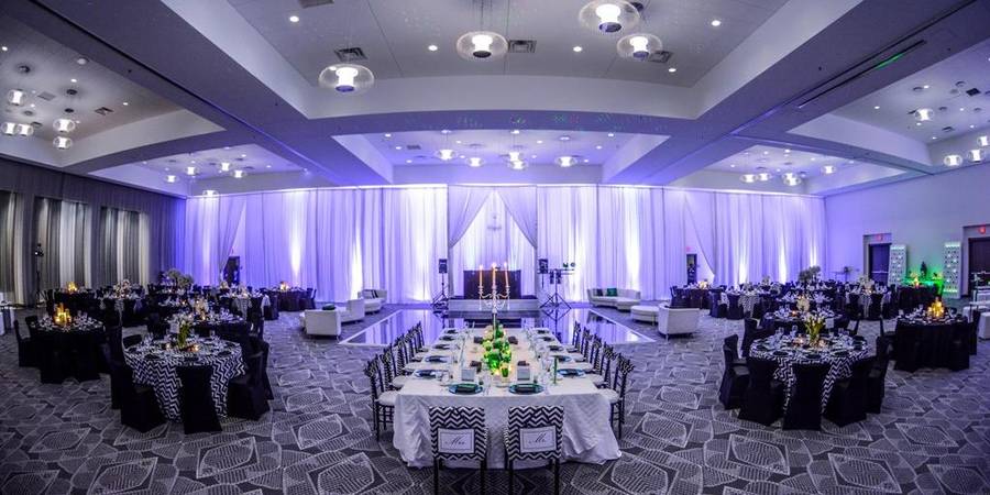 Moderna plava rasvjeta elegantna sala za vjenčanje